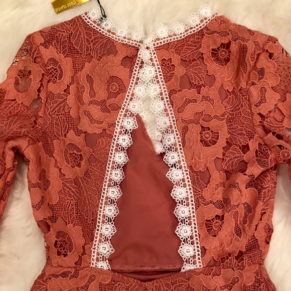 🎉HP🎉 Alexia Admor Laced Dress - Picture 5 of 6